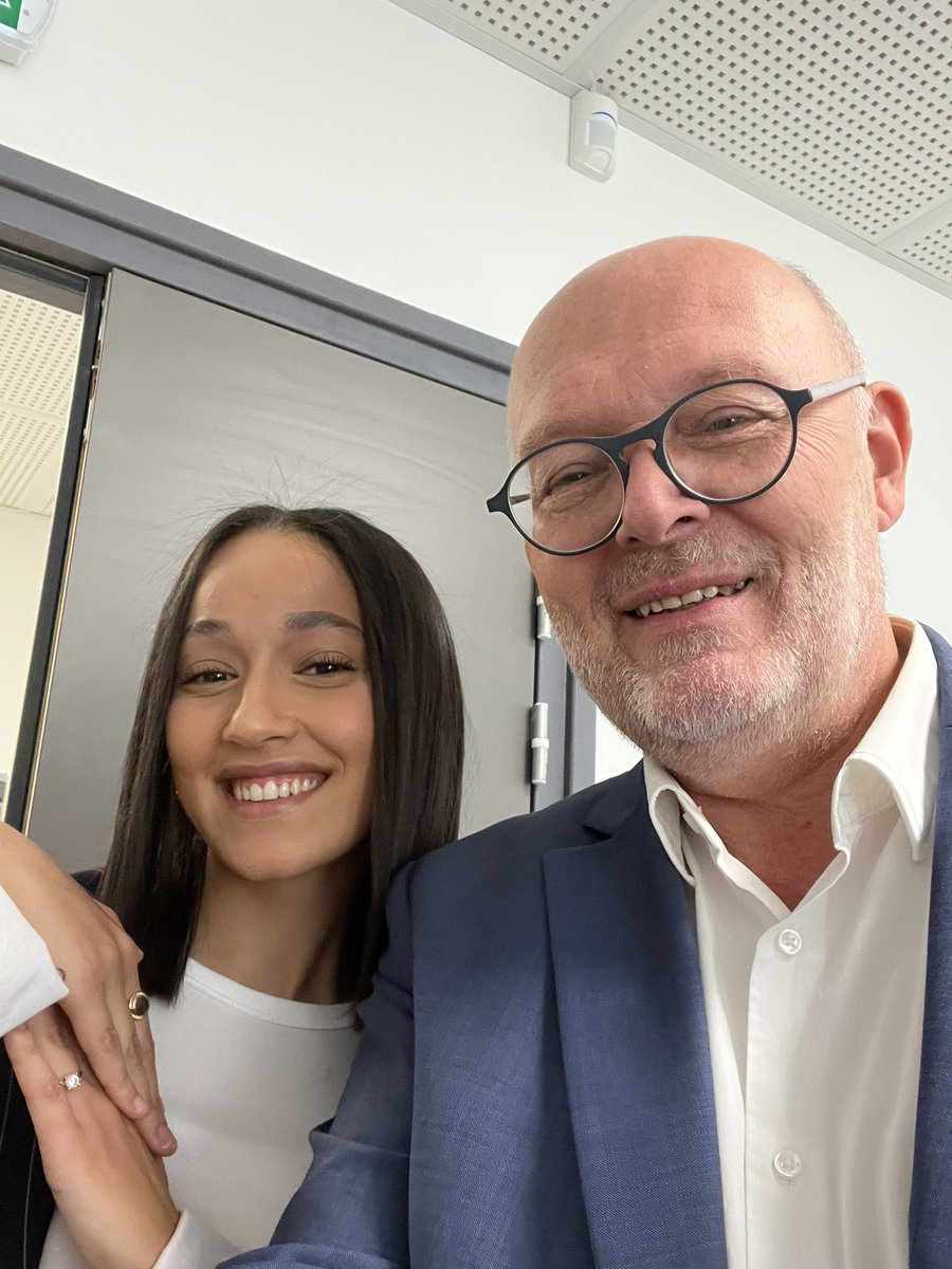 Nous étions venus avec Arnaud Deslandes , il y a un an, à la maison des solidarités Mitterie . Nous y revenons aujourd’hui dans un quartier chaleureux  et accueillant . Mille mercis de votre accueil . <a href="/Ardeslandes/">Arnaud Deslandes</a>  <a href="/Lille_en_commun/">Lille en commun</a>