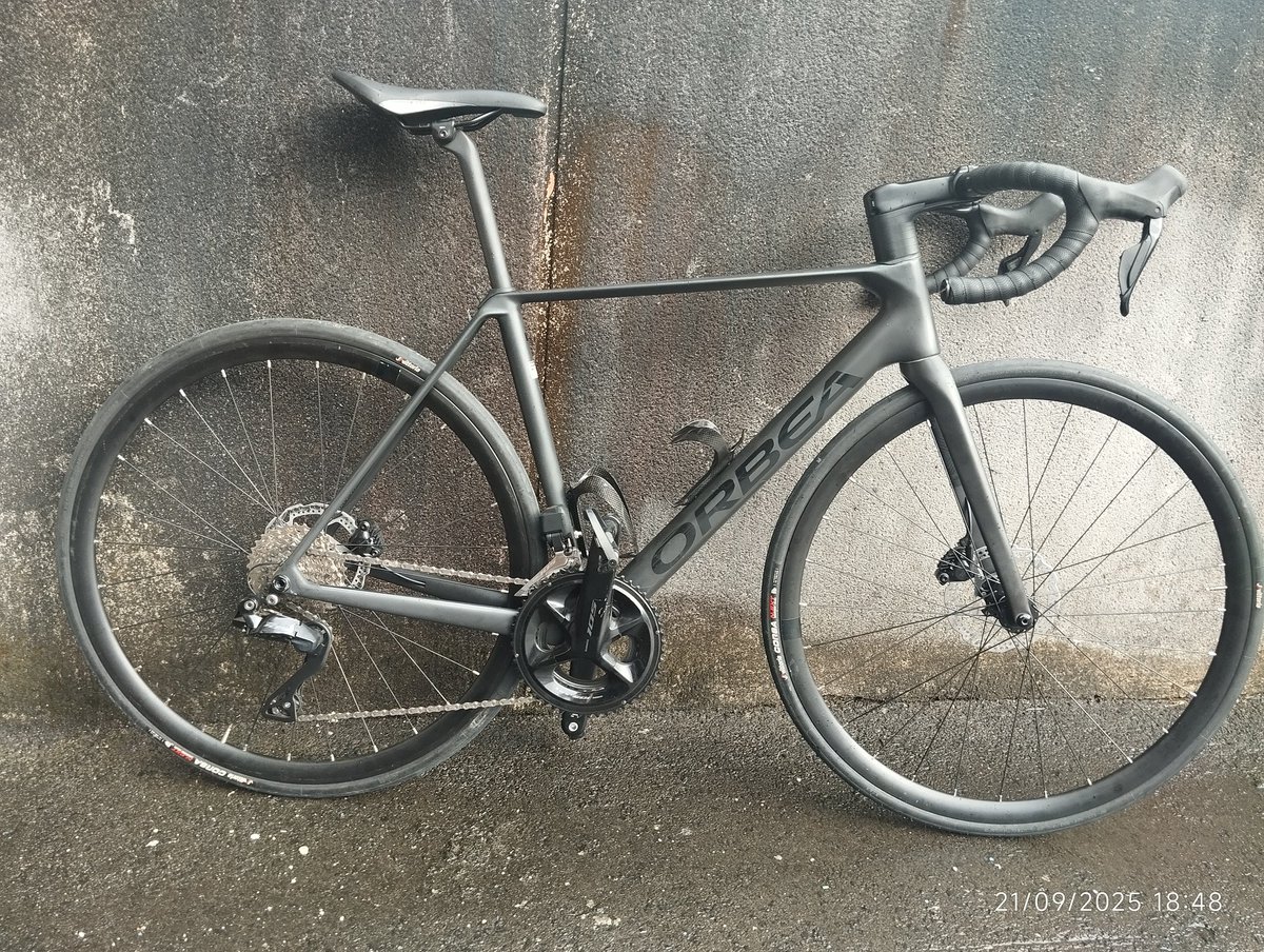 Finalizada la temporada ponemos a la VENTA nuestras bicicletas Orbea orca M30i montadas con el grupo Shimano 105 Di2, disc. Listas para seguir haciendo kilómetros y hacer disfrutar como nuestros ciclistas lo han hecho.
info@equipoperseus.com 
656765143 Jaime
609414619 Koldo