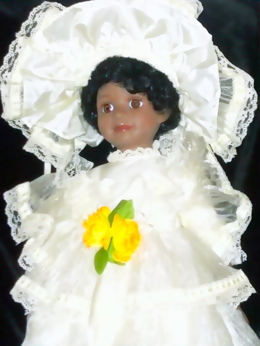 LLMCorp's tweet image. This antique bride doll is ready to walk down the aisle and looks absolutely fabulous on her way to meet her groom.
  bit.ly/4bBbHVC
#vintage, #toysgoout
