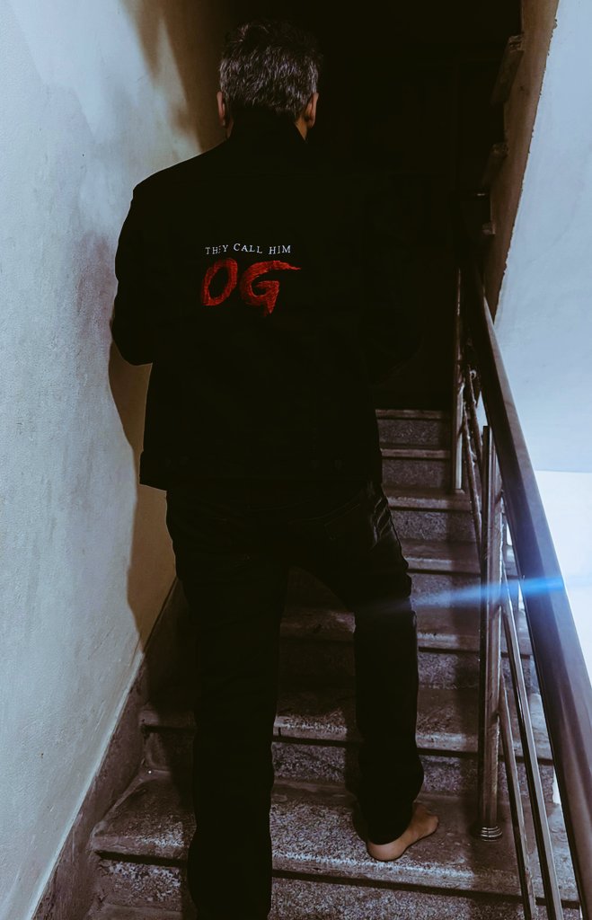 SidVatsavayi's tweet photo. Unanimous BLOCKBUSTER for #PawanKalyan @Sujeethsign @DVVMovies @MusicThaman @emraanhashmi
#TheyCallHimOG #OG #OGPremierShowReview #OGDay https://t.co/I6gmldVwDw