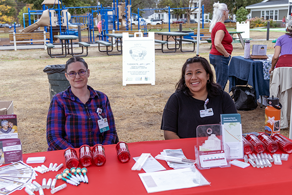 MemHospitalNH's tweet photo. Members of our Pediatrics (https://t.co/nA6eYpys9T) and Access to Care (https://t.co/sdZaRU5Huc) teams were hanging our yesterday at the Farmers Market in Schouler Park. Great conversations with guests and kids had fun with a special BINGO game. https://t.co/PuycN6BgC2