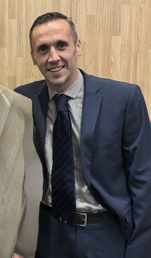 HamblePhil's tweet image. Blimey @DavoWinch I have just seen a picture of you in a suit. I didn’t realise it was Eastleigh FC Manager interviews today? 😇