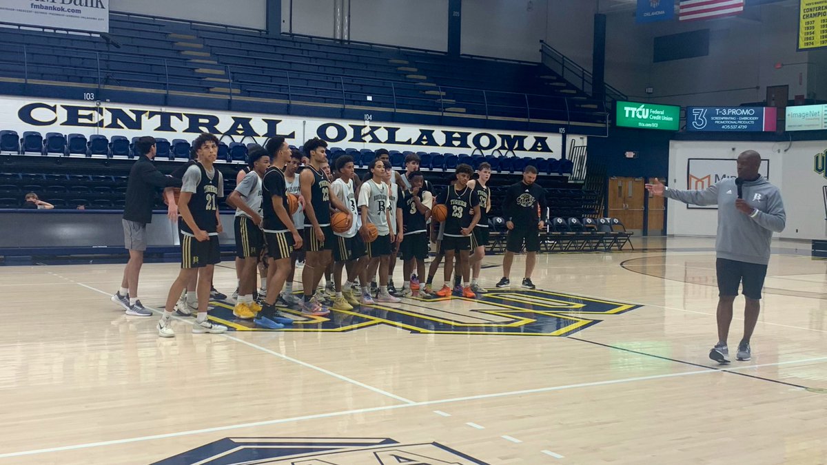 Class 6A Broken Arrow High School Basketball Team Practice Demonstration 
#OBCAFallClinic 🏀