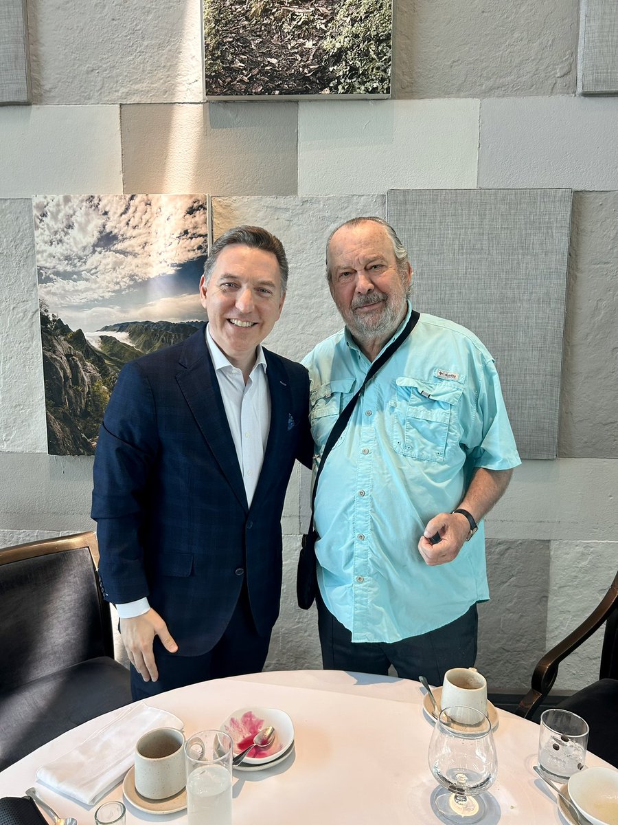 Muchas gracias <a href="/MauricioFdzGa/">Mauricio Fernández</a> por tantos años de entrega y compromiso. Te vamos a extrañar. #SPGG