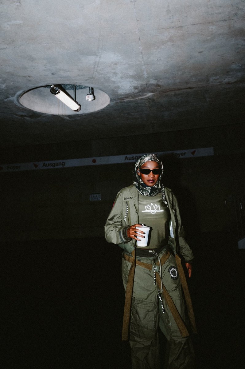 LittleSimz's tweet image. Year of the Lotus 🪷 Tour started last night in Berlin &amp;amp; you guys did it major. That was too much of an epic way to begin. Thank you so much , my 4lyfers 🤍 Milan darling , you next🌹