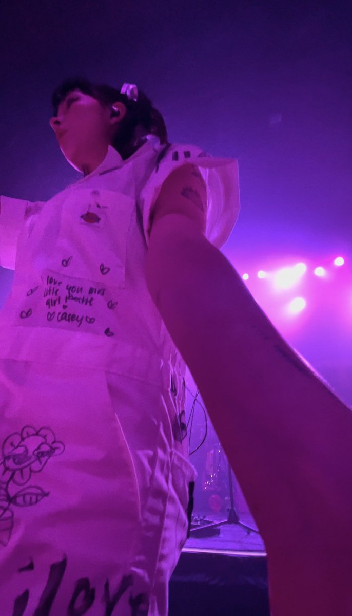 isabelleprimave's tweet image. nah some artists let wc users in first and override the venue 🫶🏻 just like intuit dome revoked my accoms when liv’s team didn’t want me at barricade (i fought).
artists who have prioritized: 5sos, hayley kiyoko, the regrettes
ppl break the ada all the time, it’s so normalized