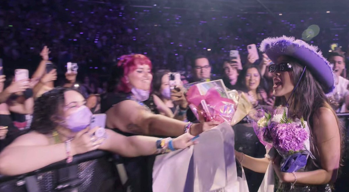 isabelleprimave's tweet image. nah some artists let wc users in first and override the venue 🫶🏻 just like intuit dome revoked my accoms when liv’s team didn’t want me at barricade (i fought).
artists who have prioritized: 5sos, hayley kiyoko, the regrettes
ppl break the ada all the time, it’s so normalized