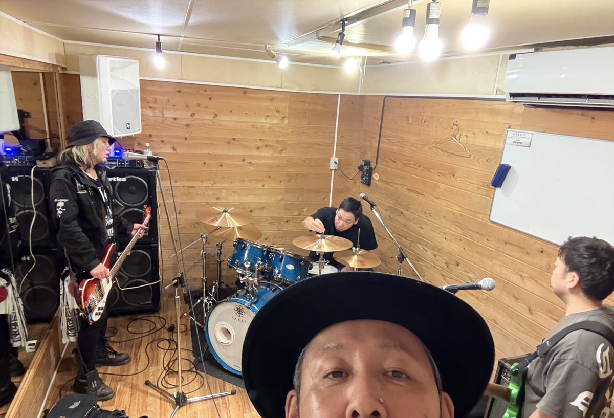 SLANGの新しいアー写