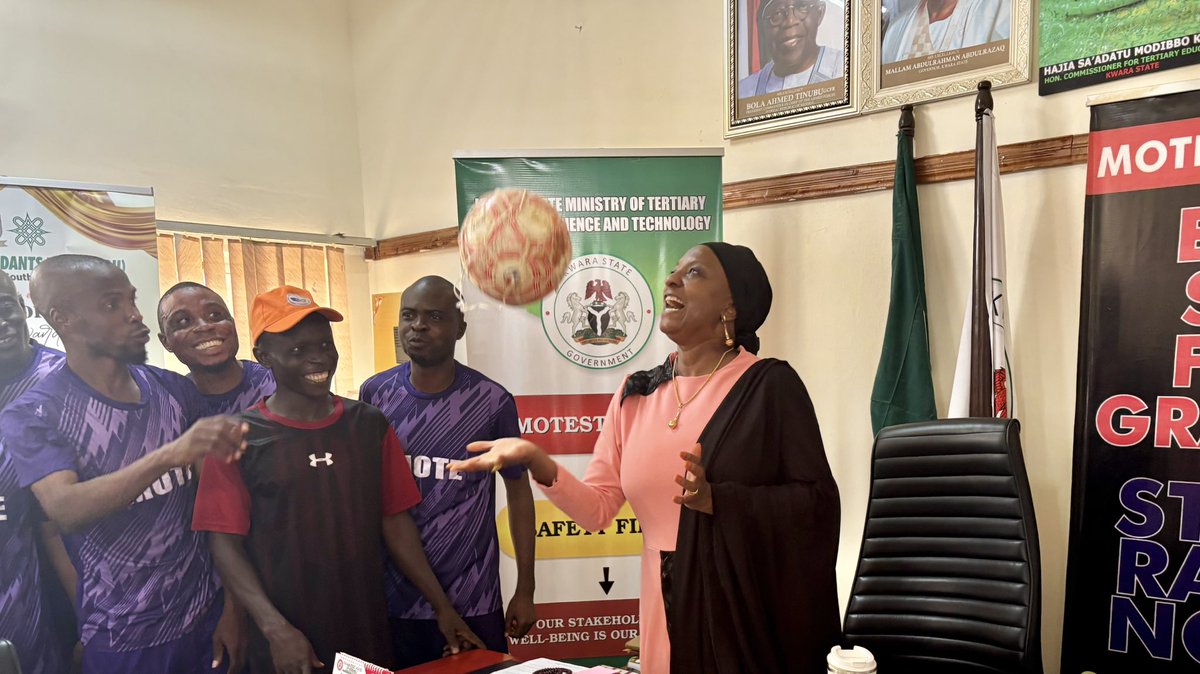 Toda, I participated in the harvest of bell peppers at the Women in Agriculture Technical Education and Apprenticeship (WATEA) Garden, Kwara State Polytechnic, Ilorin. 

I commended the management of the institution, ably led by the Rector, Engr. Dr. Abdul Jimoh Mohammed, for
