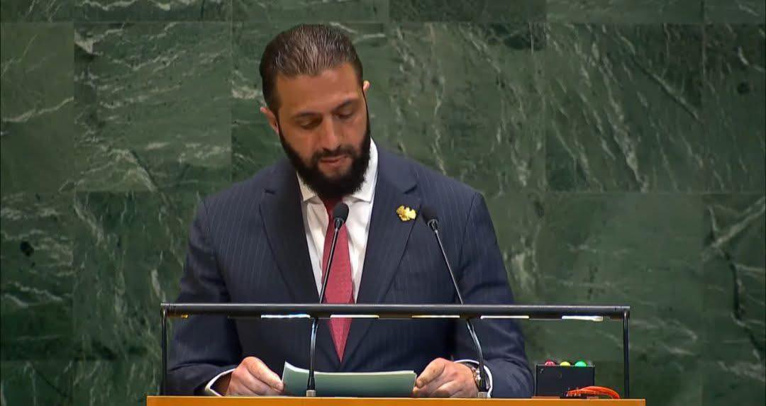 Suriye Cumhurbaşkanı Ahmed Şara, BM 80. Genel Kurulu'nda konuştu

Özellikle Türkiye, Katar, Suudi Arabistan ve Arap ülkelerine teşekkür etmek istiyorum."

.Yeni bir sayfa açtıklarını ve intikam için değil, adalet uğruna savaştıklarını belirten Şara'nın konuşmasında öne çıkan