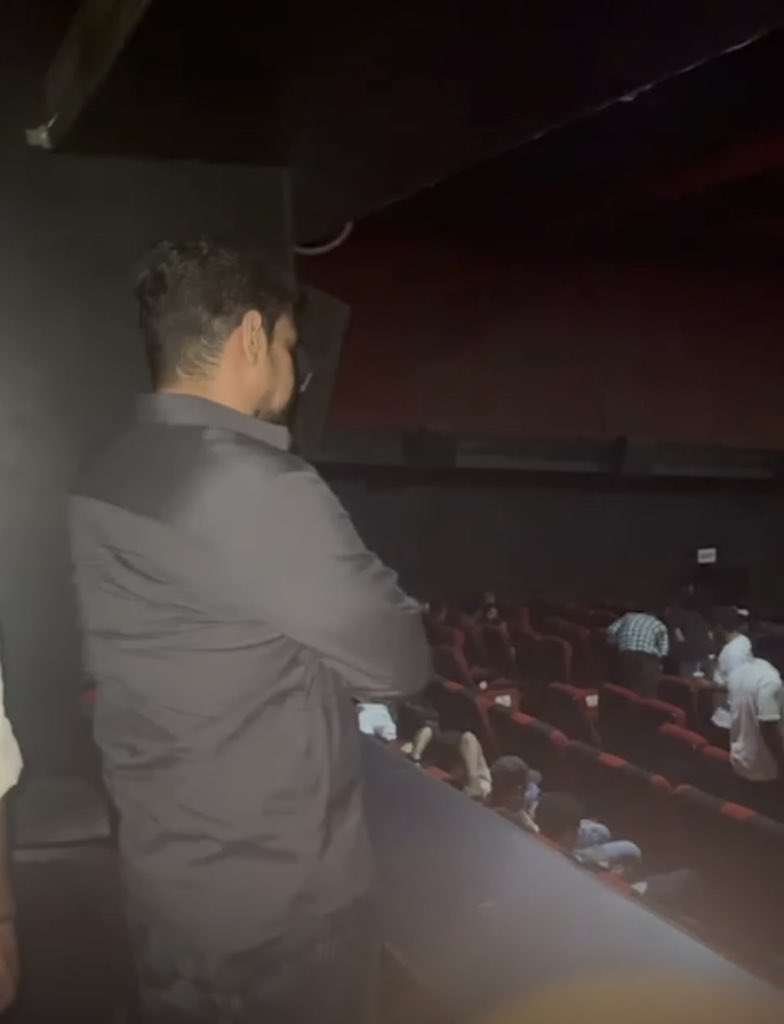 TheBunnyVas's tweet image. This takes me back to nostalgic days..
Wtching #TheyCallHimOG in my home ground, Palakollu ❤️‍🔥

Celebrating #OG Powerstar @PawanKalyan garu 💥