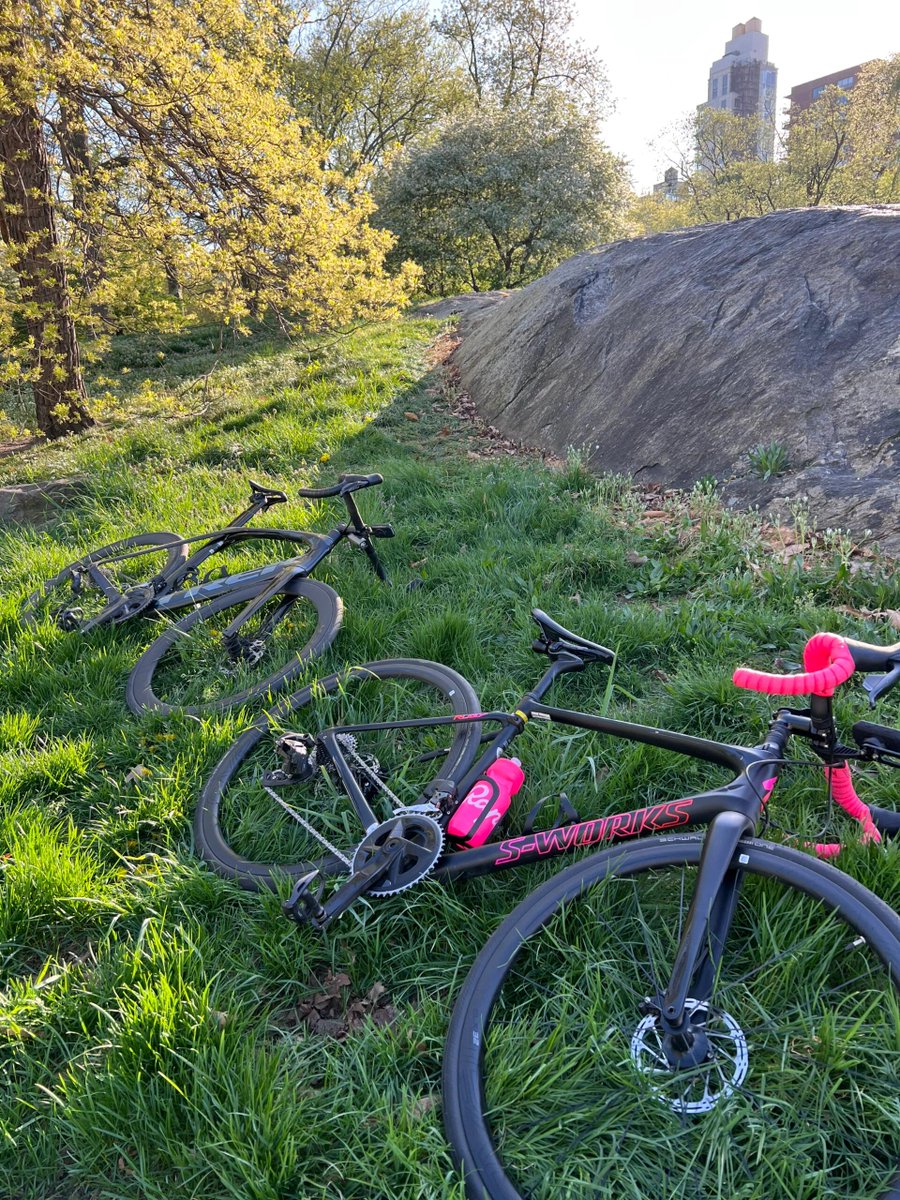JC95255351's tweet photo. Met up with a friend for a ride in Central Park today.
#CentralPark #Cycling #Friends #WeekendVibes https://t.co/YE6TBwkgL8