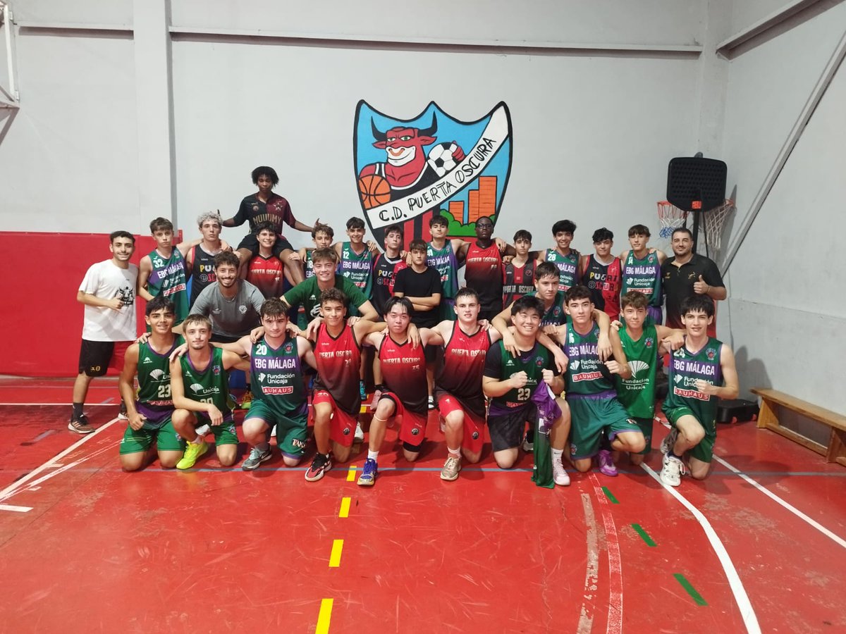 Gran debut de pretemporada del Junior ⚫ <a href="/CDJPuertaOscura/">CD Puerta Oscura</a> contra EBG. Buena primera toma de contacto, mucho que trabajar 💪🏻

#CDPO14.0
#TodoAlNegro
#SiempreJuntos