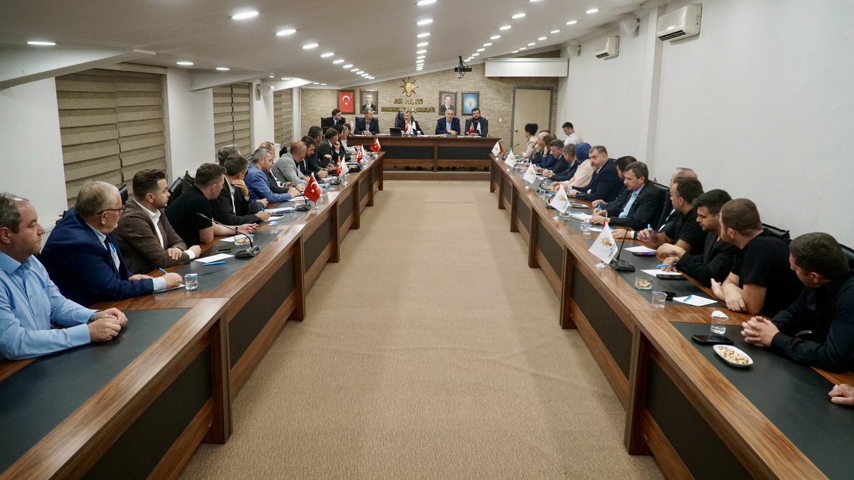 İlçe Başkanları İstişare ve Değerlendirme Toplantımızı, Genel Merkez Teşkilat Başkanlığı İl Koordinatörümüz, Aksaray Milletvekilimiz Sayın Hüseyin Altınsoy’un katılımıyla İl Başkanlığımızda gerçekleştirdik.

16 İlçe Başkanımızla birlikte çalışma takvimimizi, yeni üye