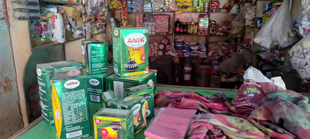 in24livenews's tweet image. प्रतापगढ़-कुंडा थाने के बाबूगंज में नकली घी बेचने वाले तीन दुकानदारों को पुलिस ने पकड़ लिया। धर्मेंद्र केसरवानी, सोनू साहू और रोहित साहू पर मुकदमा दर्ज किया गया है। ये दुकानदार अनिक घी का रैपर लगाकर नकली घी बेचते थे..
#Pratapgarh #FakeGhee #RaidOnShops @pratapgarhpol