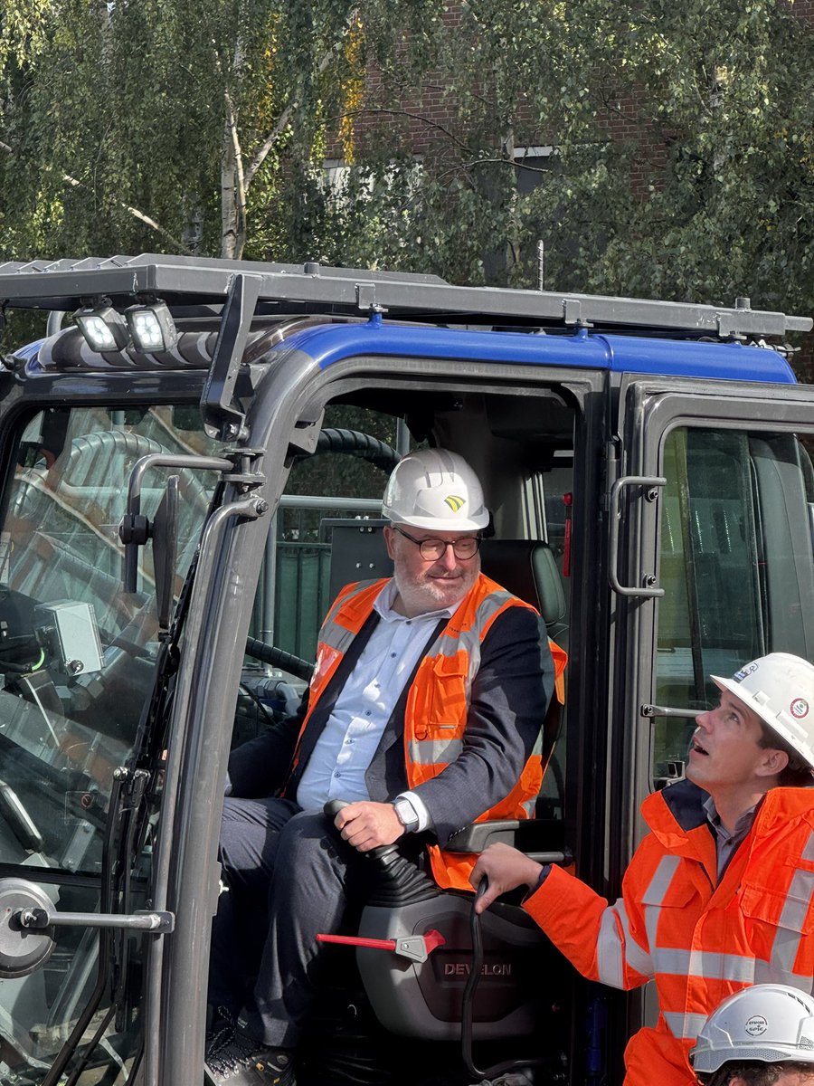 ChefLittleC1's tweet image. Vandaag officiele start Daniël den Hoedbrug nabij LittleC en Erasmus MC tbv oa klanten Familiehuis! @DuraVermeer @rotterdam @danieldenhoed @pascallansink @Havenloods @Hansvanputten01