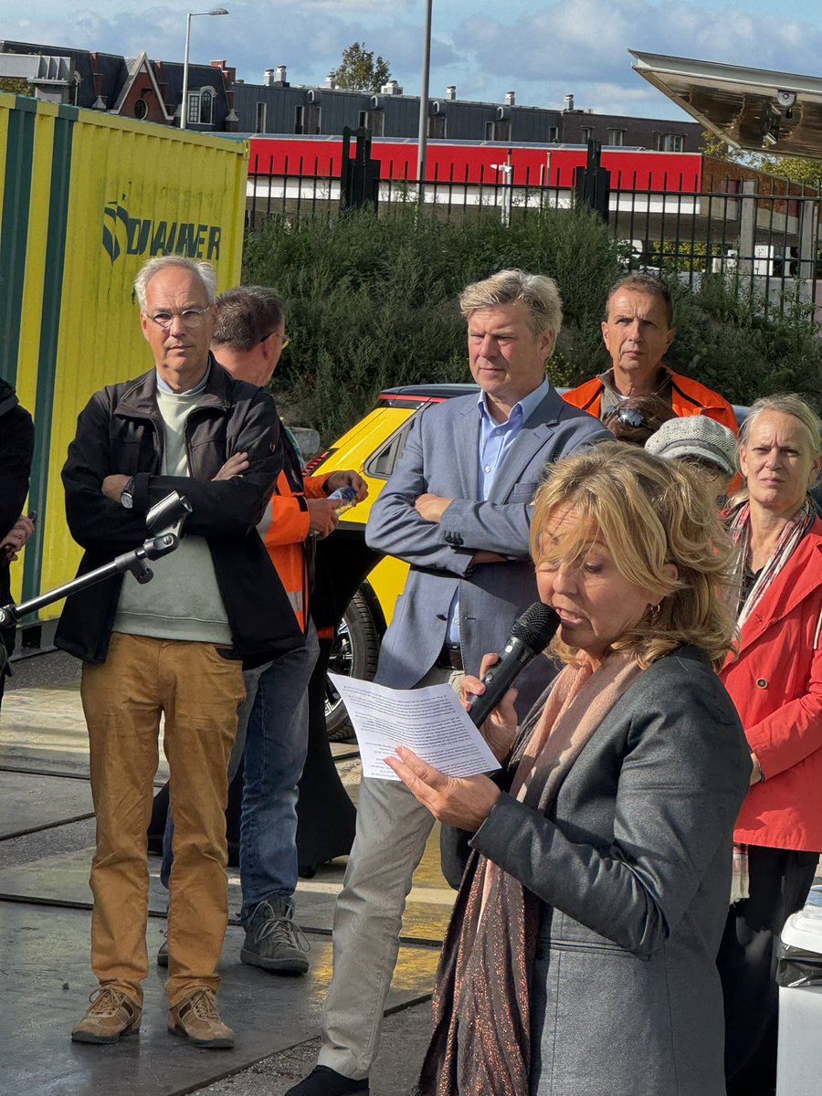 ChefLittleC1's tweet image. Vandaag officiele start Daniël den Hoedbrug nabij LittleC en Erasmus MC tbv oa klanten Familiehuis! @DuraVermeer @rotterdam @danieldenhoed @pascallansink @Havenloods @Hansvanputten01