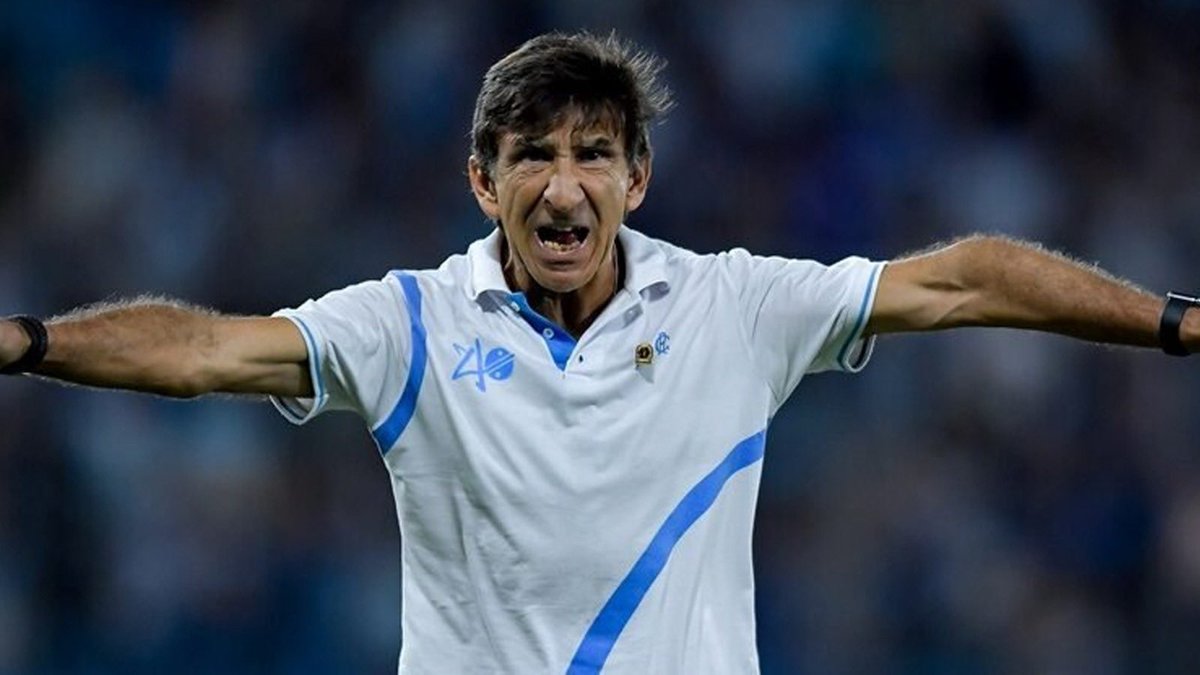 Qué infravalorado está Gustavo Costas. El ajeno no lo quiere. El propio a veces le achaca no jugar de cierta manera. Pero ha construido un equipo que deja la vida en estas instancias. Y pegó los volantazos necesarios para estar acá, con jugadores como Arias y Martirena. Enorme.