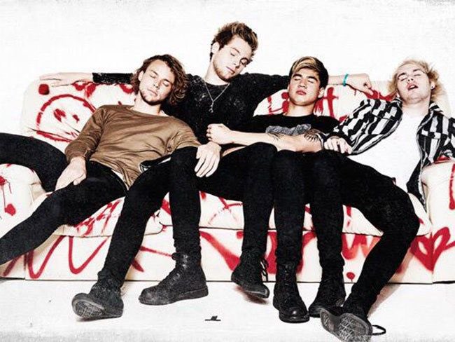 5SOST0URUPDATES's tweet image. something about the night changing