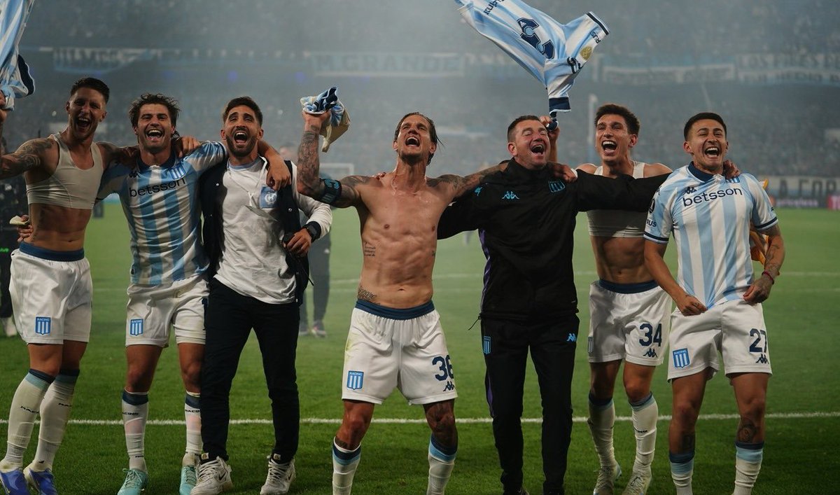 Racing sigue cruzando sus Rubicones. Llegó a una semifinal de Copa Libertadores tras 28 años. Ya no hay mucho que hablar sobre planteles y mercados de pases. Son 2 partidos y ojalá uno más. De acá en adelante, es fútbol y son once contra once, sea contra quien sea.