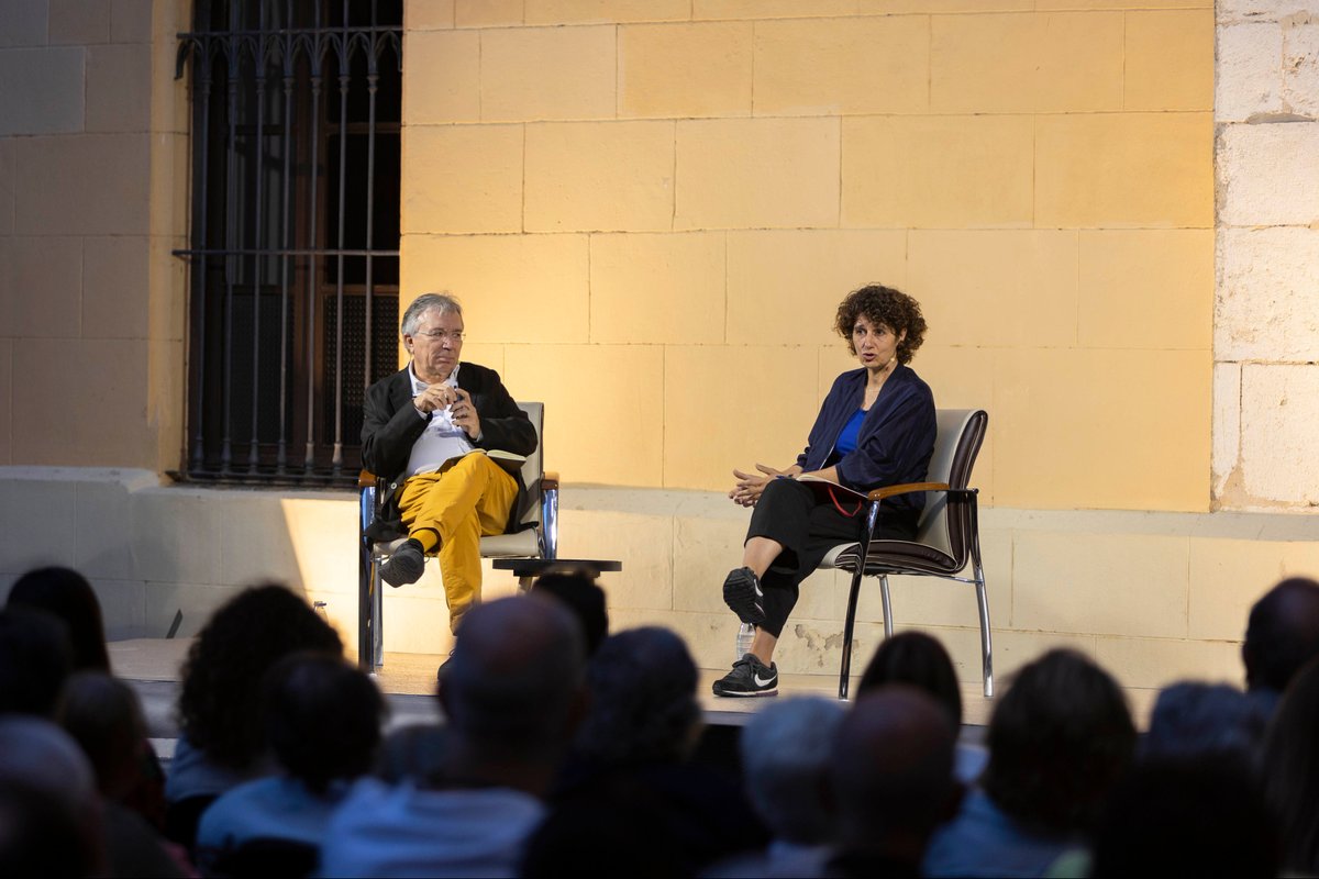 🔸 Antonio Monegal i Marina Garcés reflexionen en ‘Gandia Pensa’ sobre la importància de la cultura com un acte de concòrdia.

ℹ️ bit.ly/47VffUF

📷  Àlex Oltra