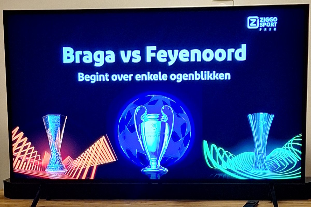 Ton_Verhulst's tweet image. Wat is dat #Ziggo toch een #kutbedrijf.
Als je niet in een Ziggo verzorgingsgebied woont, mag je geen voorbeschouwing zien, geen nabeschouwing en geen interviews.
En het commentaar is ook altijd ruk. Gewoon door een van straat geplukte idioot.
#braFEY