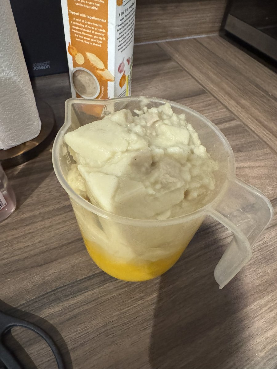 Jack_Pullin's tweet image. @Tesco any chance of a refund for my “soup” 😂 yellow sticker to save waste and money and ended up throwing away this cottage cheese and spending more money on an emergency dinner 👎🏼