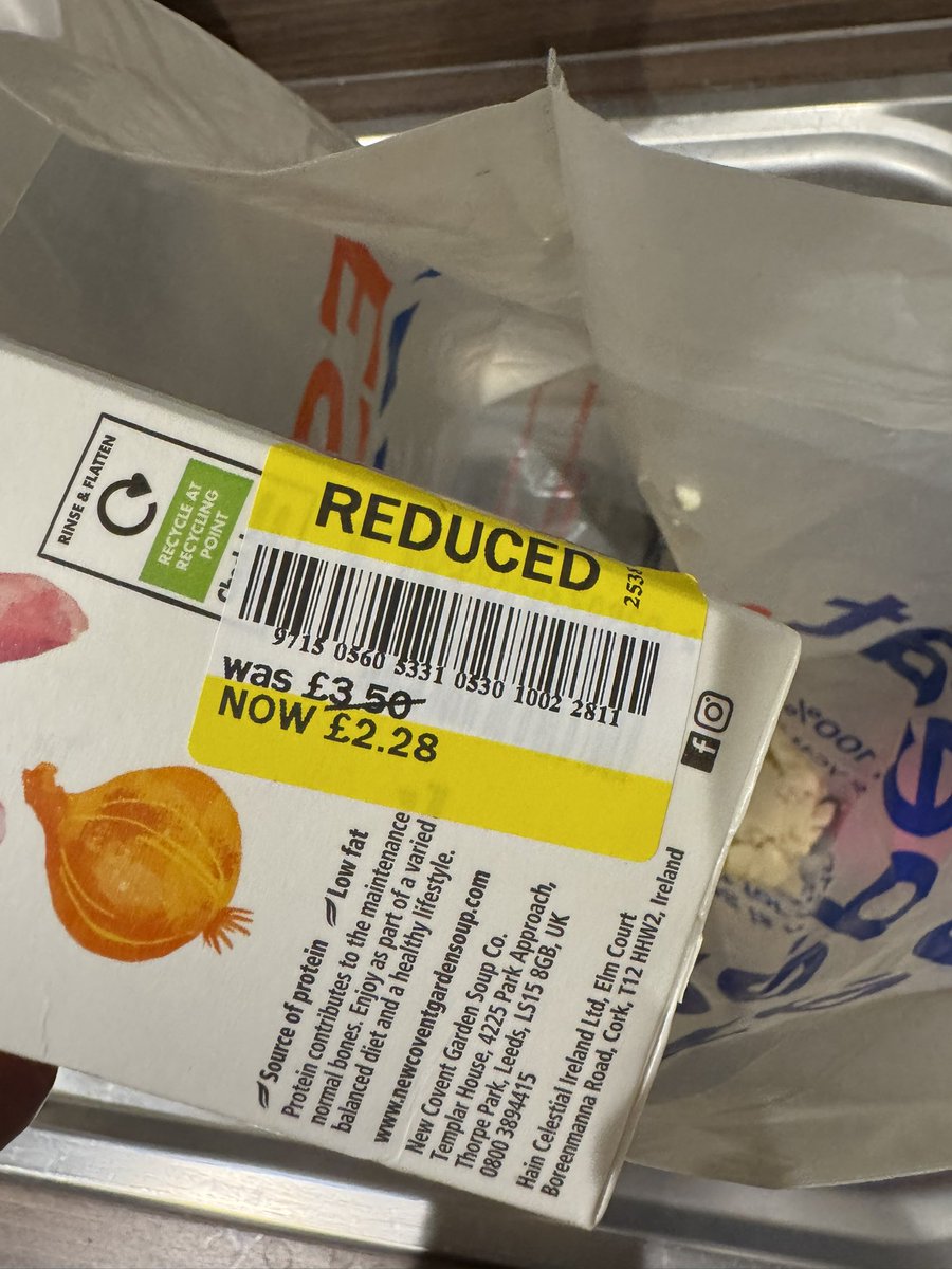 Jack_Pullin's tweet image. @Tesco any chance of a refund for my “soup” 😂 yellow sticker to save waste and money and ended up throwing away this cottage cheese and spending more money on an emergency dinner 👎🏼