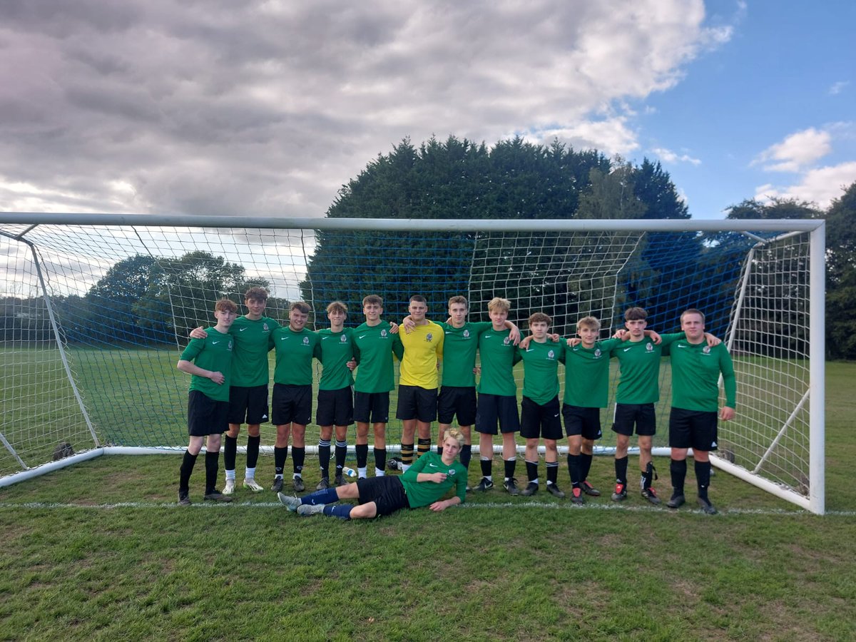 ⚽️⚽️⚽️

A fantastic 6-0 victory in the opening fixture for the newly promoted 6th Form Boys.
A hatrick from Tom + Stan within minutes of stepping on the pitch and a "howler" from Henry and a cheeky 6th from Harris- Great game and great team! Well done Boys!!

#GreenArmy

💚💚💚