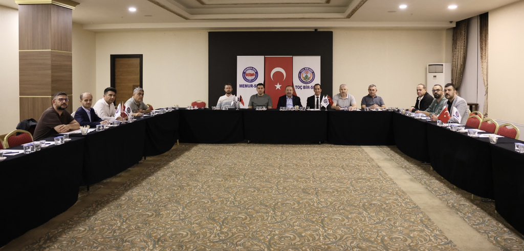 Toç Bir-Sen 4. Dönem 5. Bölge Teşkilat Eğitim Toplantımızda; Kadınlar ve Engelliler Komisyonu üyelerimiz ile bir araya geldik.

Örgütlü gücümüze güç katan teşkilat mensuplarımızla hasbihal ederek sendikal çalışmalarımıza ilişkin istişarelerde bulunduk.