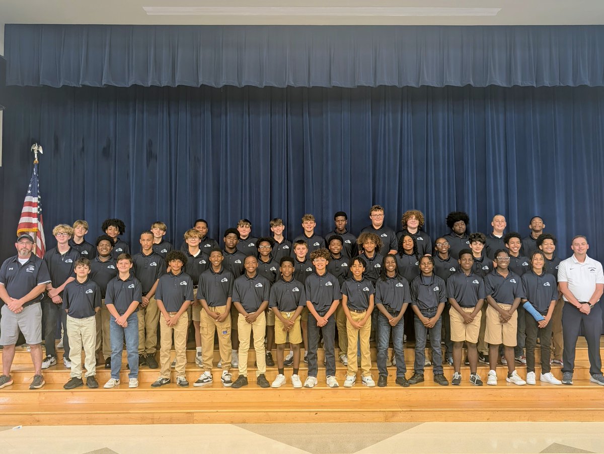 🏈 Game Day Reminders! 🏈

It's game day, Huskies! Join us to cheer on our football teams! 🐾

🚗 Students must have a ride home arranged for the end of the game.

CSMS silver team pictured.