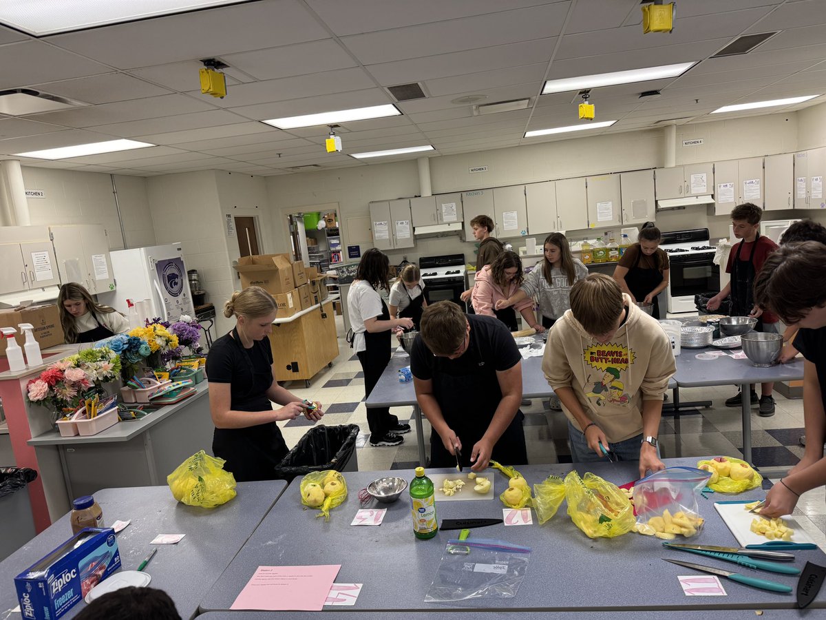 KeystoneFcs's tweet image. Culinary students began their apple pies today!