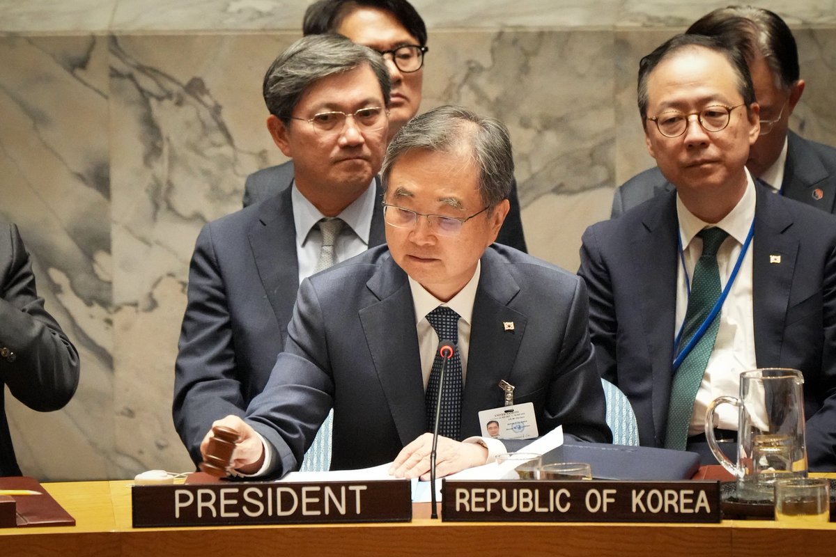 9.23.(화) 오후 안보리 우크라이나 브리핑도 주재하였습니다. 러시아의 민간인·시설 공격을 국제인도법 위반으로 규탄하고 즉각 중단을 촉구했으며, 한국은 우크라이나의 주권과 영토 보전을 굳건히 지지한다는 입장임을 재확인했습니다. 아울러, 북-러 군사협력에 중대한 우려를 표하고, 안보리