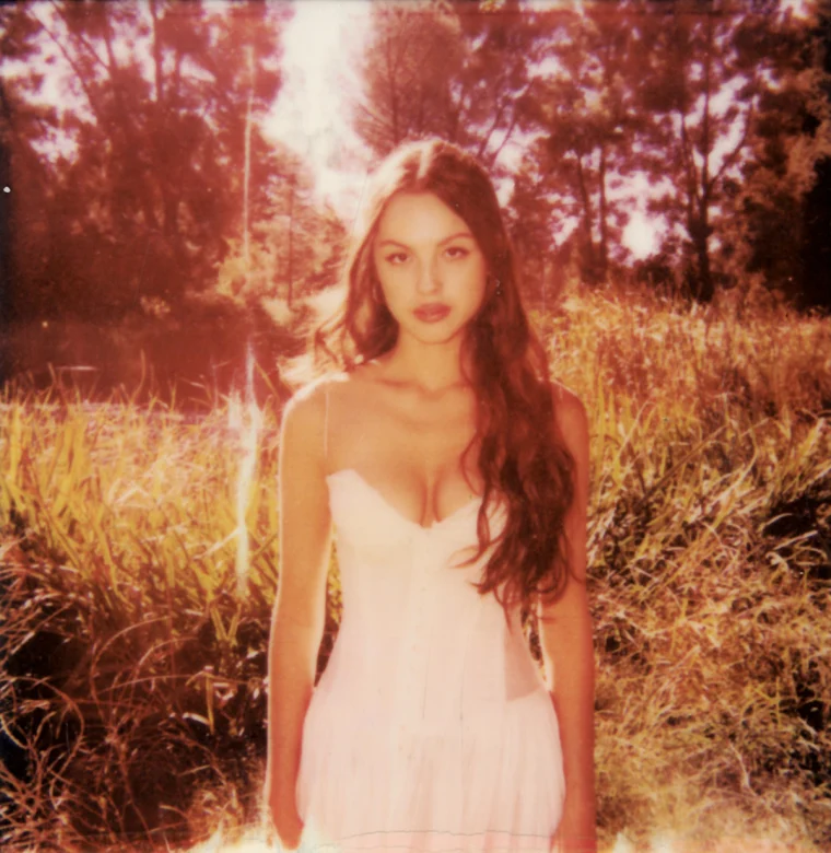 "Can't Catch Me Now" had its BIGGEST DAY in over 3 MONTHS on Spotify yesterday. (September 23, 2025)

Sept. 21 — 308,481 [-0.10%]
Sept. 22 — 346,007 [+12.16%]
Sept. 23 — 369,617 [+6.82%]

Total: 426,258,234 [+369,617]