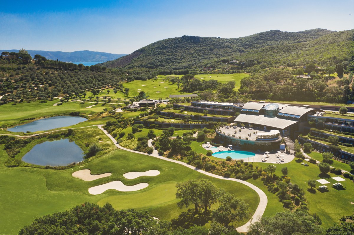golfoffers9's tweet image. The @ArgentarioGolf welcomes the arrival of Autumn with a ‘Golf &amp;amp; Dining Celebration’ this October combining a special gastronomic menu and glorious golf over its championship course, host of the Italian Open 2025 in June.
golfoffers.uk/2025/09/24/tus…