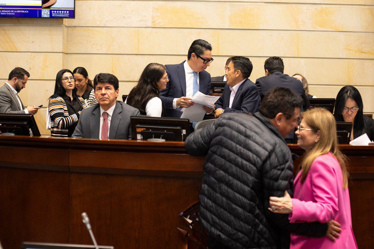 pedrohflorez's tweet photo. ¡Viva la Universidad Pública! 
Le cumplimos al país

Hoy marcamos un paso histórico, una conquista que reivindica a la educación superior pública como derecho y no como privilegio.

 Durante décadas nuestras universidades han sobrevivido con presupuestos insuficientes; hoy avanzamos hacia un modelo de financiación estable, digno y progresivo. 

Esta es una victoria para los estudiantes que sueñan con un futuro distinto, para los docentes y trabajadores que sostienen la universidad pública, y para los territorios que reclaman oportunidades. 

Con este proyecto de ley, el país reafirma que invertir en educación es sembrar justicia, equidad y paz.

@SenadoGovCo @Mineducacion @DanielRMed @AABenedetti @infopresidencia @petrogustavo @ricardomorenoII