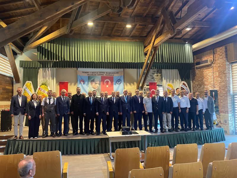 Türk Ulaşım Sen İzmir 1 Nolu Şube 8. Olağan Genel Kurulu’nda yeniden Şube Başkanı seçilen Ömer Fırtana ve Yönetim Kurulu üyesi kardeşlerimi tebrik ediyor,muvaffakiyetler diliyorum.