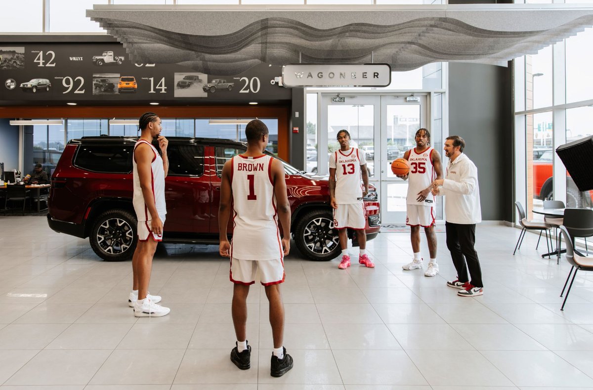 FowlerDodge's tweet image. Behind the scenes with OU Men’s Basketball 🏀🎬 We had a blast filming—stay tuned for what’s coming! #Fowler #FowlerAuto #Auto #FowlerDodge @ou_mbball @nijelpack_ @kairogers.8 @35.derrion @xzayvierbrown @taeedavis