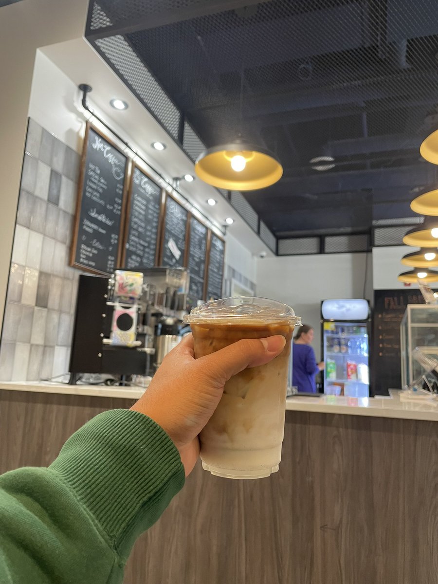 ManoloSamonte's tweet image. Day off muna saglit tapos laban ulit.
Salamat Kuys Kevs.
#ofwlife