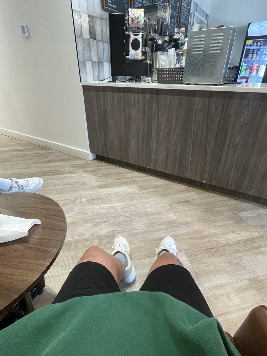 ManoloSamonte's tweet image. Day off muna saglit tapos laban ulit.
Salamat Kuys Kevs.
#ofwlife