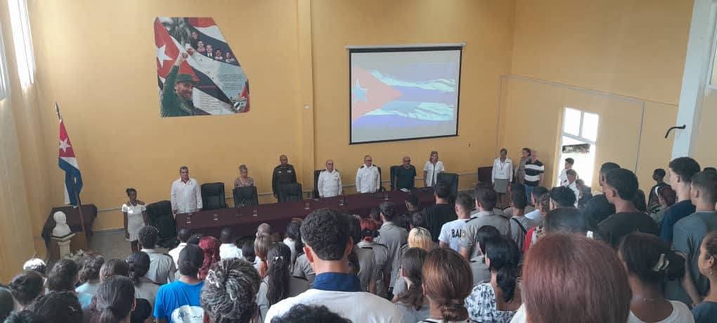 Moisebc83's tweet photo. #ContraLasDrogasSeGana|Se realiza en la #ENFA evento de debate sobre el combate al flagelo de las drogas y su impacto en la sociedad. Con un equipo multidisciplinario compuesto por el #MININT, #FGR, #AGR, #MINSAP se intercambió con estudiantes y claustro de profesores. https://t.co/GqlQTuFDp7