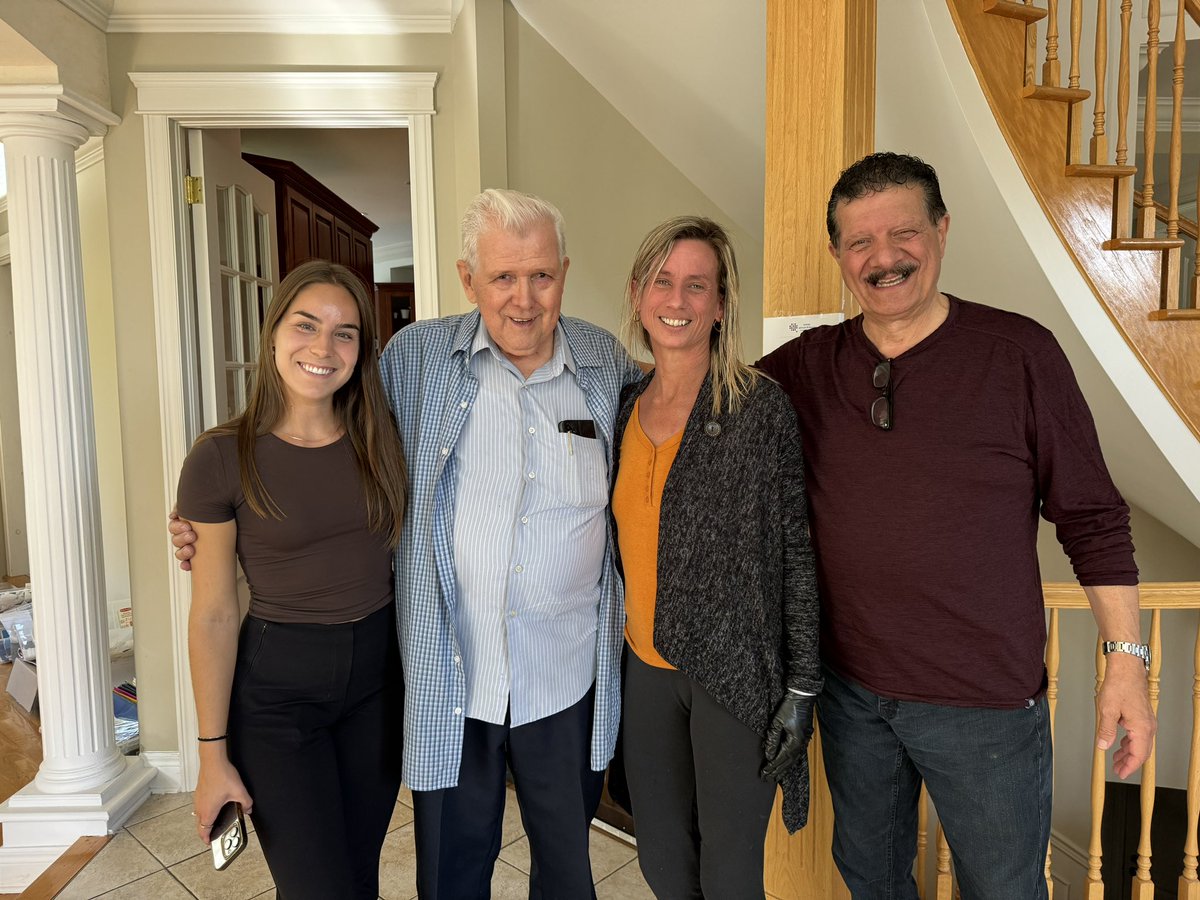 NicolasTetrault's tweet photo. De la belle visite chez moi aujourdâhui:
Madame Amanda Moisan de LCN / TVA Nouvelles , mon pÚre Monsieur Michel Tétrault, Madame Kathleen Tremblay et Monsieur Melko Melkon Marc Melkonian.
#merci beaucoup
#hyperbare
Centre Arthur Tétrault
#Montréal #Québec #Canada
#polqc #polcan @tvanouvelles