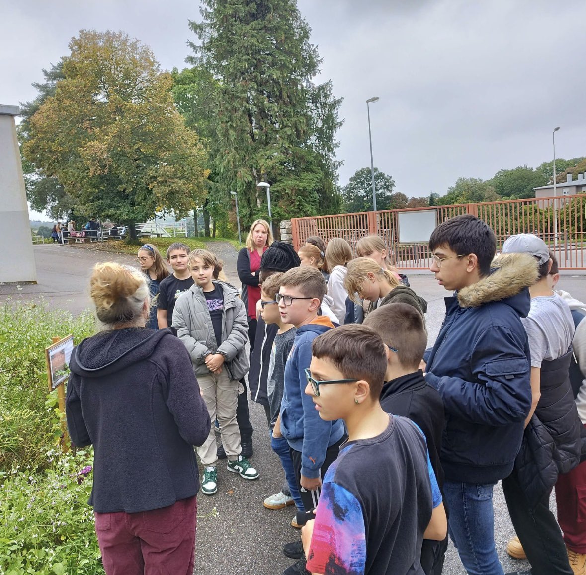 Assemblée générale 📆des #écodélegués 🪴du <a href="/clgVautrinLud/">Collège Vautrin Lud</a>
Mais c’est quoi le rôle d’un éco-délégué❓ 
Réponse collective dans un nuage ☁️de mot 
Être éco-délégué, 🍀🌈c’est s’engager, sensibiliser 🦋💦et agir pour la planète. 🌍🌎
#EDD #E3D