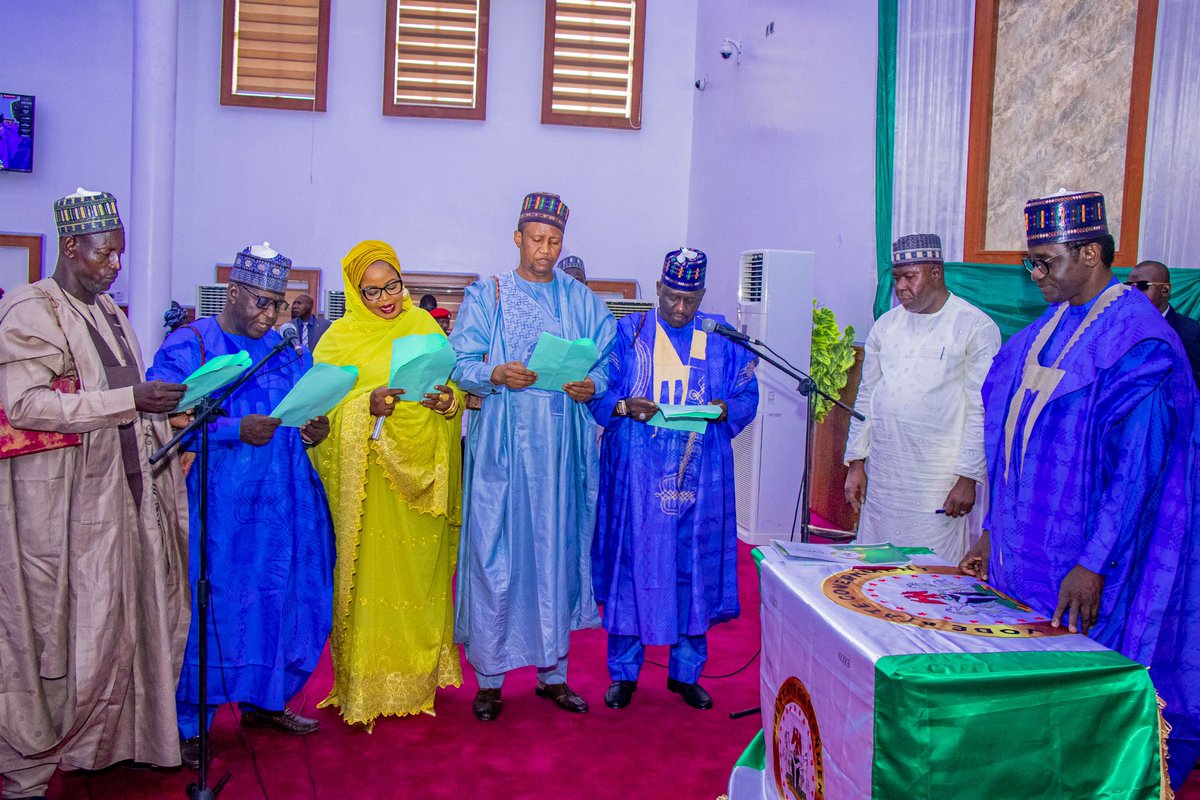 Gov. Buni Swears into office New Grand Khadi, five Special Advisers, 13 Perm. Secs

A new Grand Khadi, Abba Alhaji Mamadi, five Special Advisers, 13 Permanent Secretaries and a Permanent Member of the State Universal Basic Education Board were today sworn-into office.

Yobe state