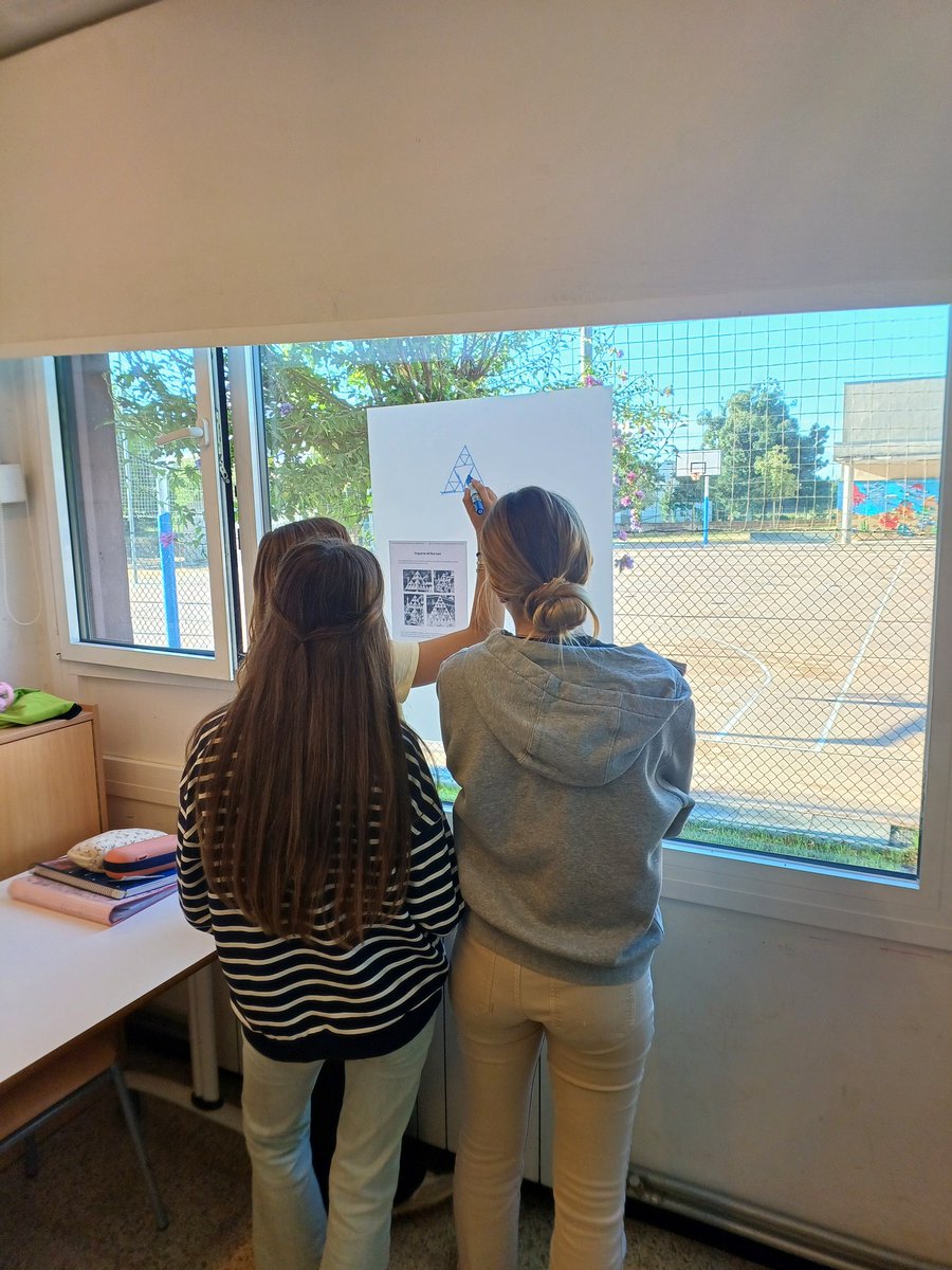 OlgaPalahi's tweet photo. Fent #ThinkingClassrooms de cara al pati. #Matemàtiques.  #pissarresverticals https://t.co/tA4ht0ySNp