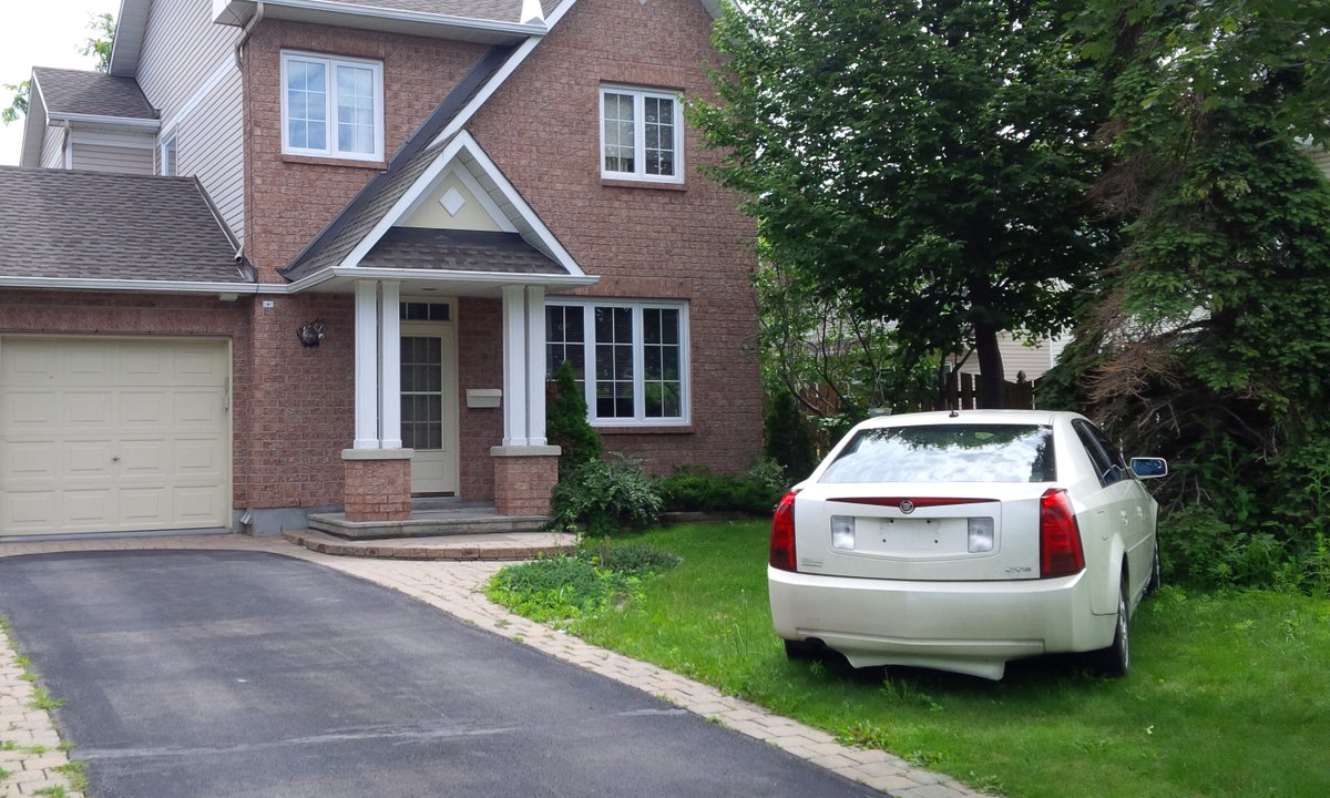 The Zoning By-law prohibits parking in front yards. It’s not just about keeping neighbourhoods looking nice — parking on grass can damage underground pipes and cables, create safety issues, and block important sight lines. #OttCity