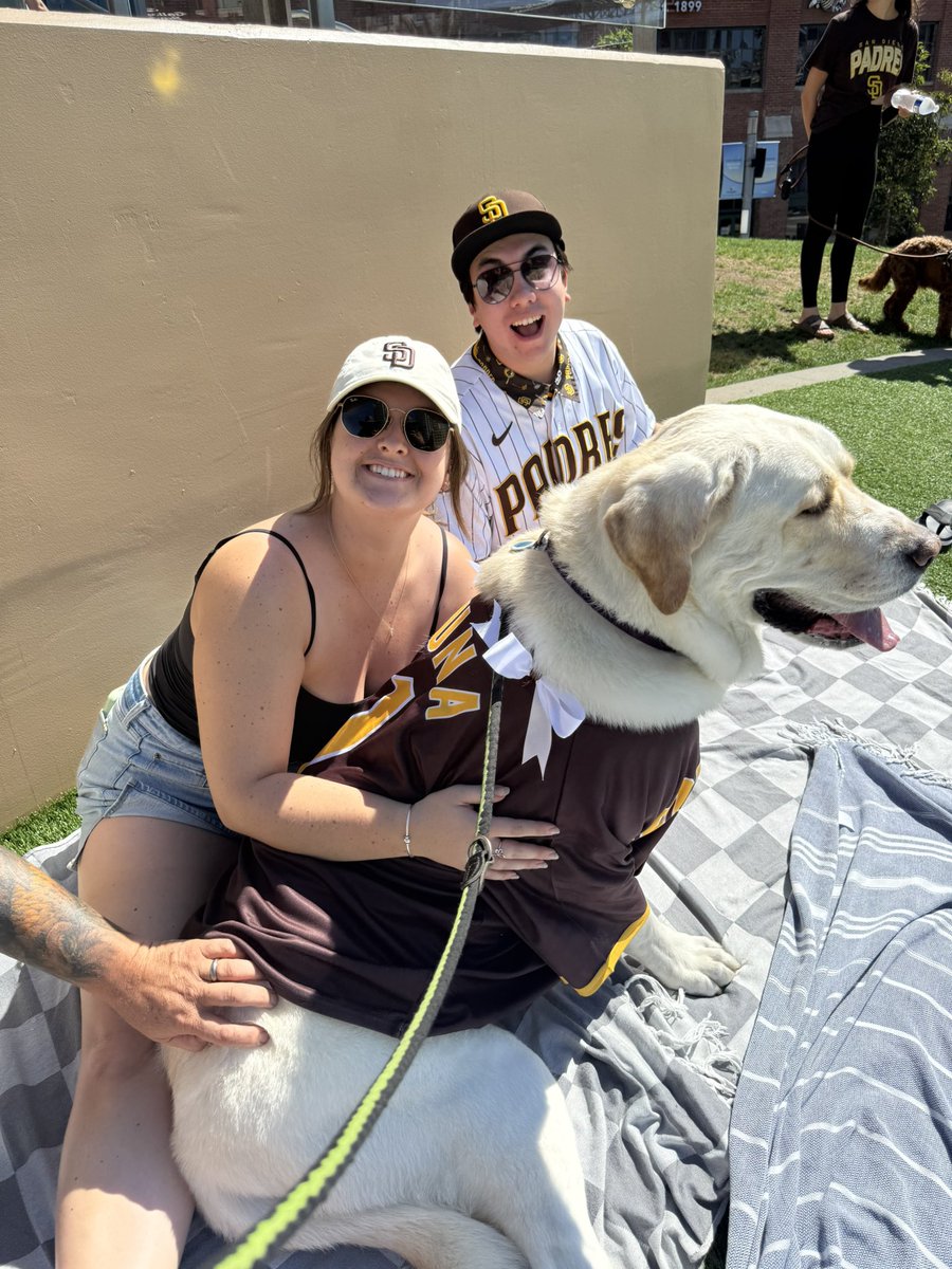 BenRoebck's tweet photo. Made it to Bark in the Park!!! @PetcoPark @Padres #forthefaithful https://t.co/gLZrU0YBSg