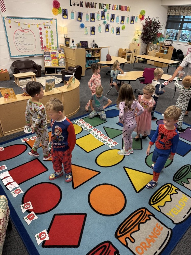 Preschool is working hard during apple week! Activities like apple graphing, matching, sequencing and applesauce making are helping them learn lots!🍎