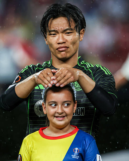 The Parkhead Faithful (@theparkheadf) on Twitter photo Reo Hatate keeping the rain of one of the mascots is wholesome stuff. 💚 Reo Hatate keeping the rain of one of the mascots is wholesome stuff. 💚