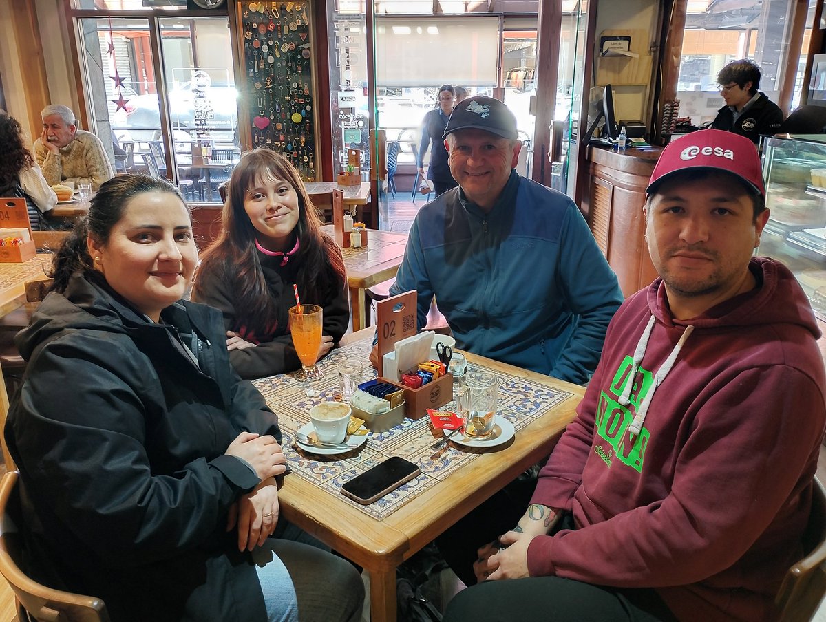 Con equipo investigación USS, liderado por Dra. Lien Rodríguez. Un honor colaborar con USS proyecto integración teledetección satelital bloom algas lagos nor-patagónicos como parte consejo territorial monitoreo